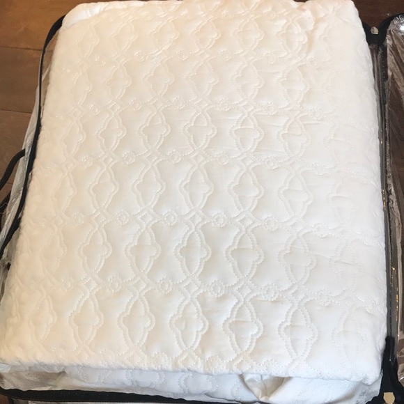 Hotel Style quilted 4 pc Coverlet Set Queen Sz - Picture 4 of 6